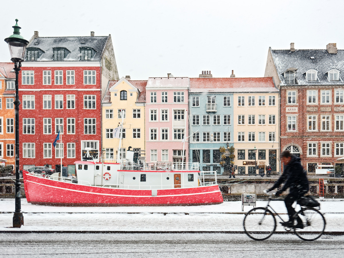 Nyhavn, Copenhague, Dinamarca / Foto: Max Adulyanukosol (unsplash)