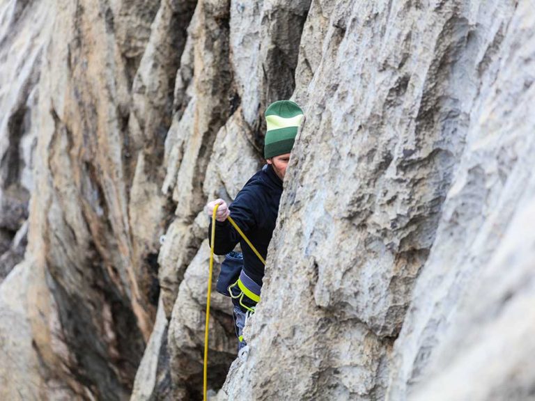 Superar el miedo a las alturas en la escalada en roca