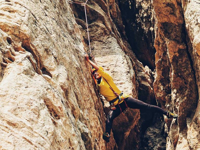 ¿Cuántas calorías quema la escalada en roca? Números y Consejos
