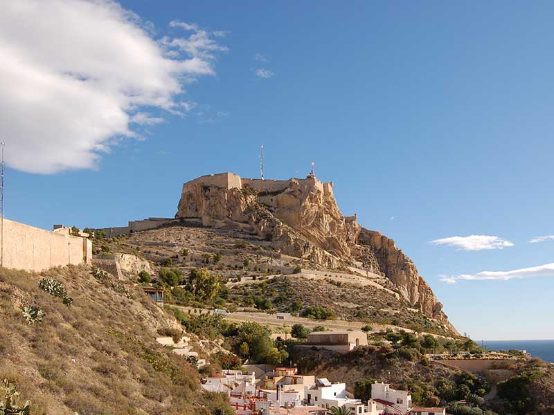 Castillo de Santa Bárbara, Alicante / Foto: Michael Kranewitter [CC-BY-SA-3.0] Wikimedia Commons