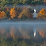 The Little White Church en Eaton, New Hampshire, Nueva Inglaterra / Foto: Peter Lewis (unsplash)