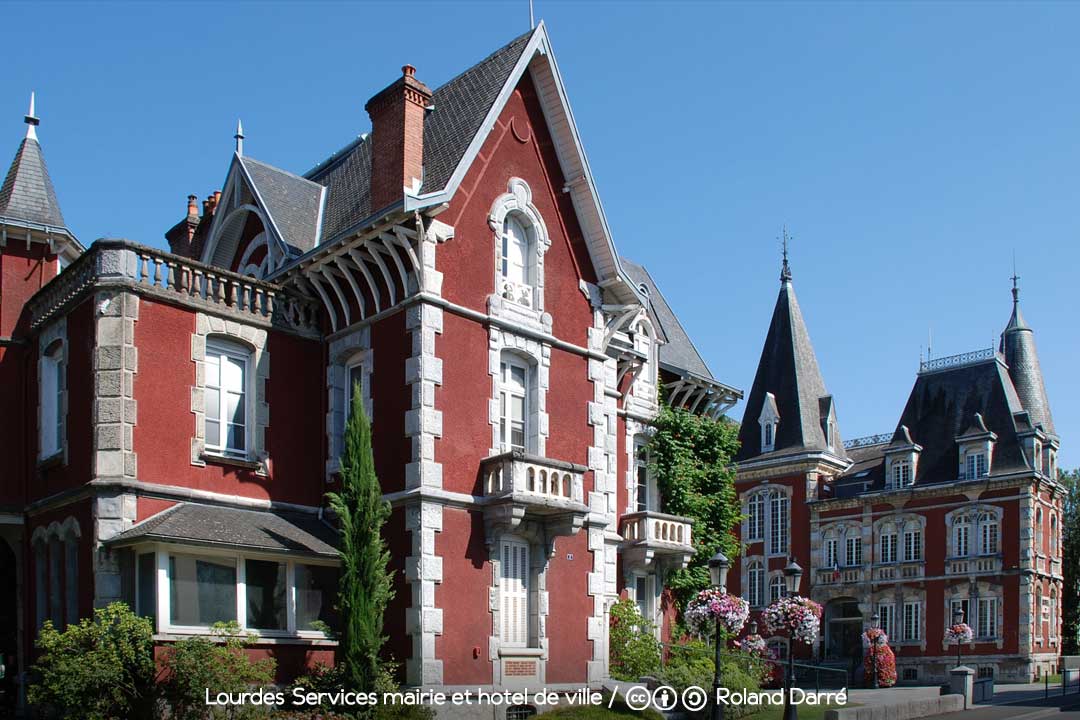 Lourdes Services Mairie y Hotel de Ville / Foto: Roland Darré [CC-BY-SA-3.0] Wikimedia Commons