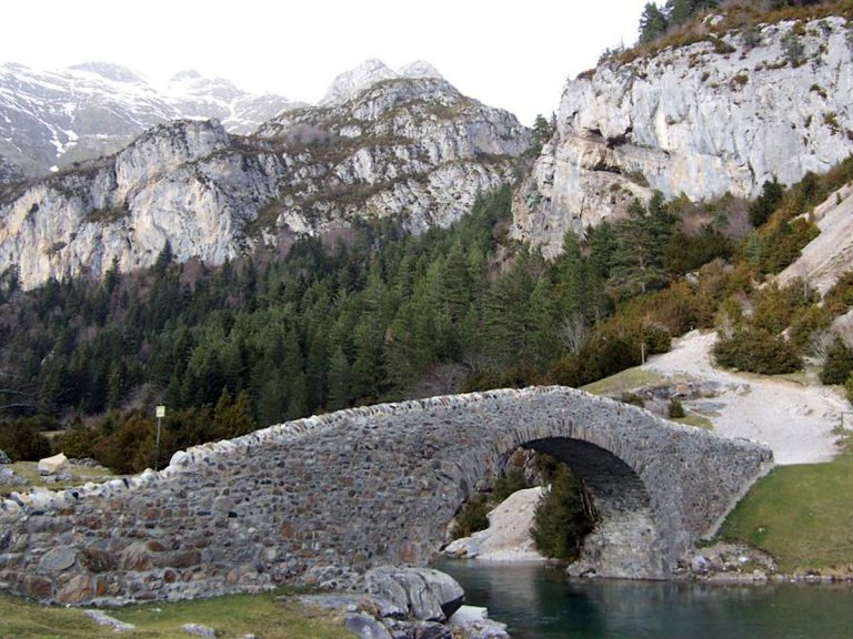 Puentes románicos de los Pirineos