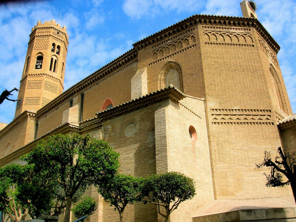 Tauste. Iglesia de Santa Maria. Foto: Zarateman (Wikimedia Commons)
